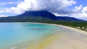 Read more about the article Pesona Geosite di Gunung Tertinggi di Natuna: Geosite Gunung Ranai