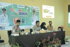 Read more about the article Video Geopark Goes to School #1: SMK Negeri 2 Bunguran Timur