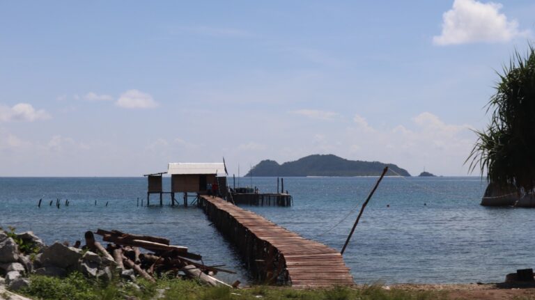 Read more about the article Mengunjungi Geosite Pulau Senua yang Unik