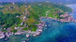 Read more about the article Menikmati Indahnya Laut Lepas di Geosite Tanjung Senubing