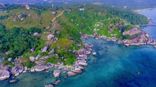 Read more about the article Menikmati Indahnya Laut Lepas di Geosite Tanjung Senubing