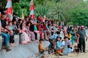 Warga memadati Pantai Pase Maghos, Sedanau