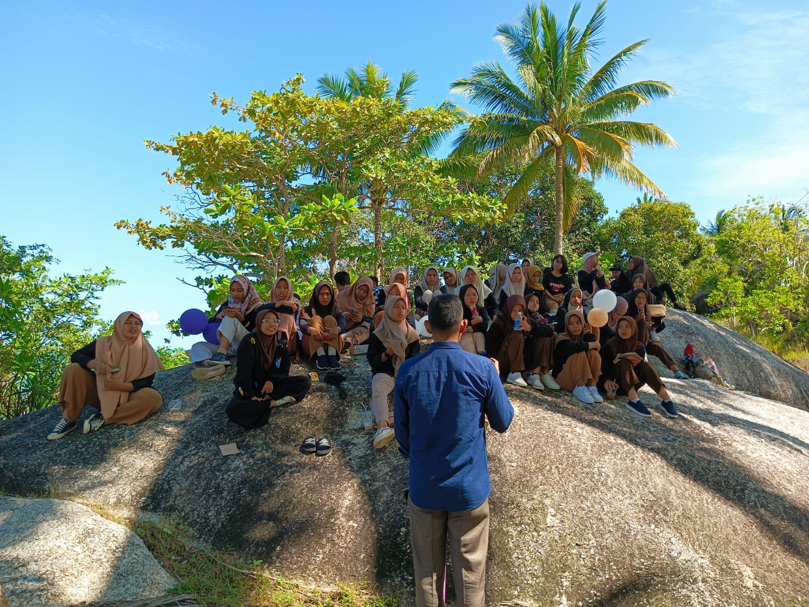 You are currently viewing Peserta Jambore Anak Natuna Kunjungi Geosite Batu Kasah
