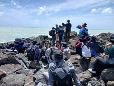 Pengamatan di Geosite Pulau Setanau