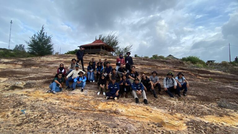 Read more about the article Peserta Pelatihan Mengunjungi 3 Situs Geopark Natuna